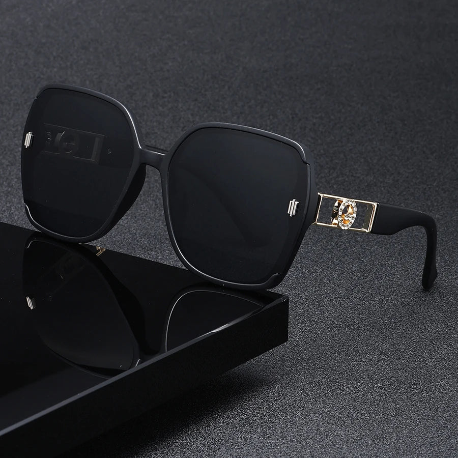 Ladies' Classic Retro Rectangular Fashion Glasses - Fashionable PC Frames and Decorative Lenses, Perfect for Parties, Festivals,