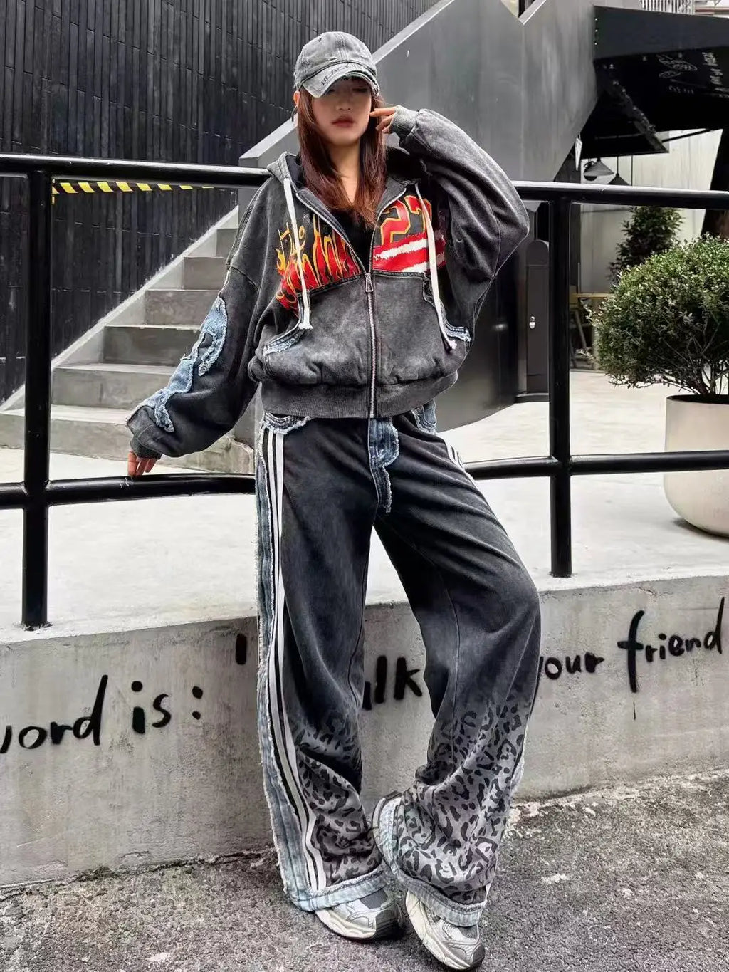 European Style Sweatshirt Cardigan 2026 Spring New Personalized Graffiti Letter Print Patchwork Denim Jacket Coat Hoodies Women