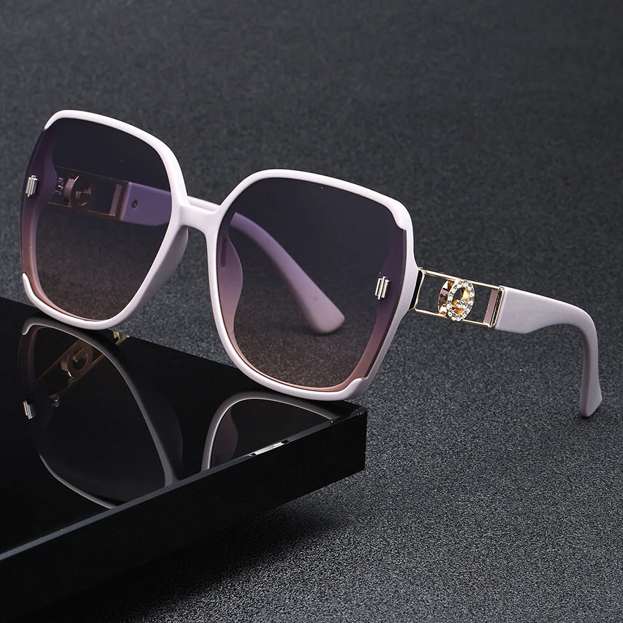 Ladies' Classic Retro Rectangular Fashion Glasses - Fashionable PC Frames and Decorative Lenses, Perfect for Parties, Festivals,