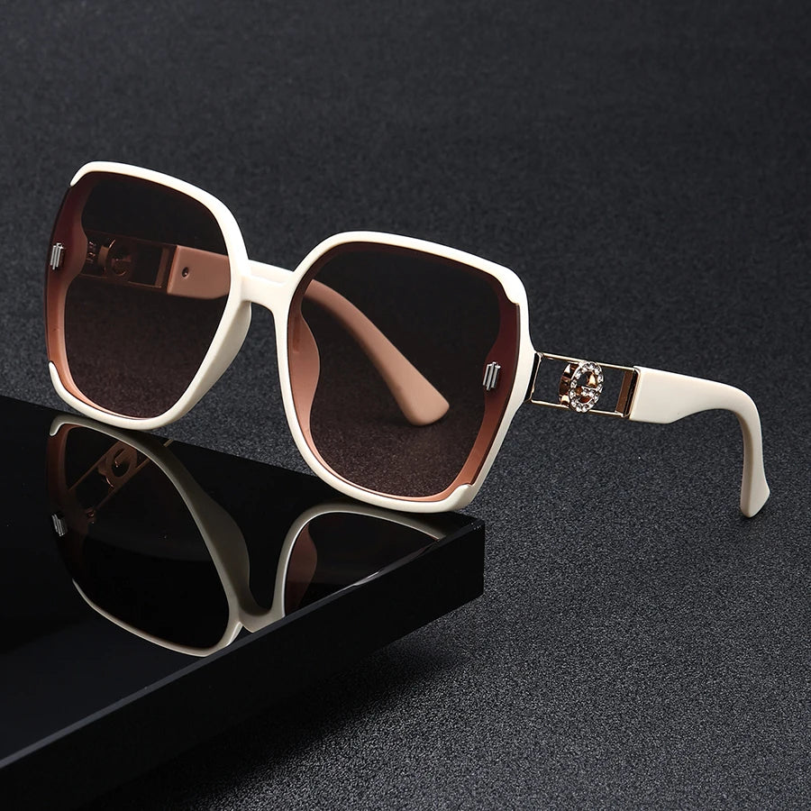 Ladies' Classic Retro Rectangular Fashion Glasses - Fashionable PC Frames and Decorative Lenses, Perfect for Parties, Festivals,