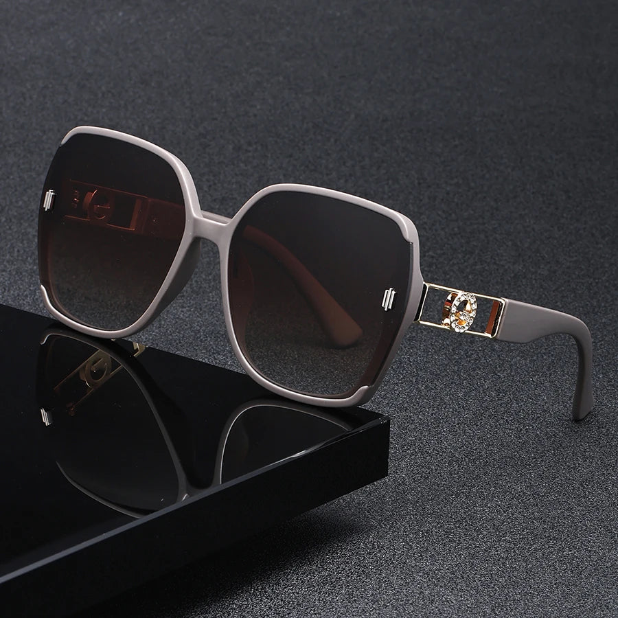 Ladies' Classic Retro Rectangular Fashion Glasses - Fashionable PC Frames and Decorative Lenses, Perfect for Parties, Festivals,