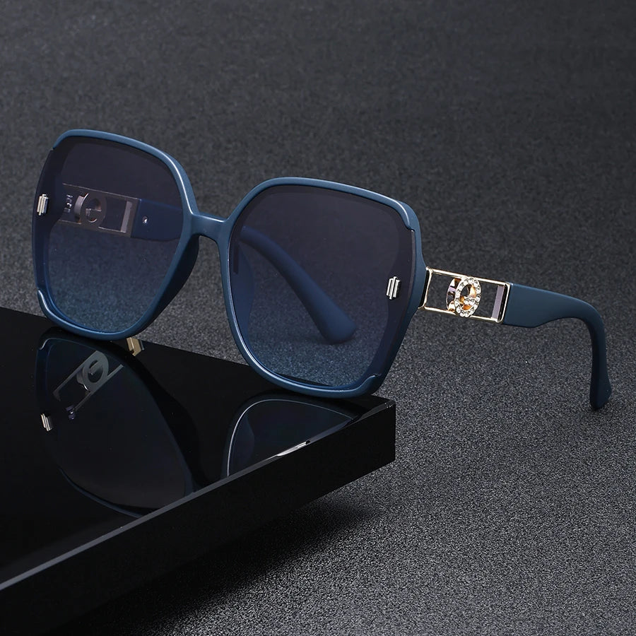 Ladies' Classic Retro Rectangular Fashion Glasses - Fashionable PC Frames and Decorative Lenses, Perfect for Parties, Festivals,